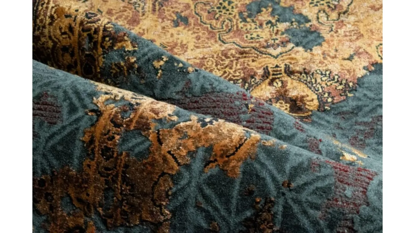Tappeto in viscosa, lana e cotone Damask Revise Grigio Bruciato di Carpet Edition