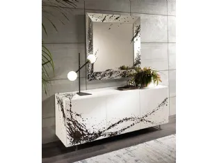 Specchio con cornice in cristallo inclinato con decorazione a rilievo Trapezio Art di Riflessi
