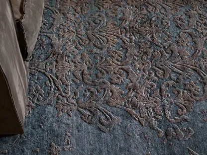 Tappeto in bamboo e cotone Damask Waterfall Marrone di Carpet Edition