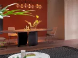 Tavolo di elegante design con piano ovale Mellow di Bonaldo