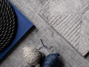 Tappeto in tinta unita Bamboo Shaded Ghiaccio di Carpet Edition