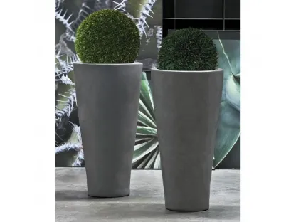 Vaso in ceramica con finitura in cemento Cono Cemento di Adriani e Rossi
