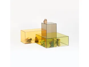 Tavolino espositore Donald in tre misure in cristallo trasparente colorato di Glas Italia