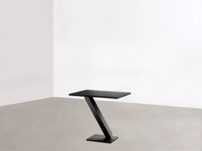 Tavolino Element con struttura in acciaio di Desalto