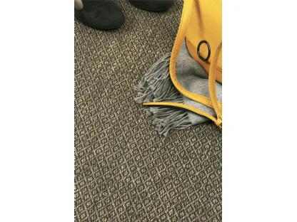 Tappeto in polipropilene Flat Beta Marrone di Carpet Edition