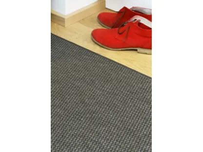 Tappeto resistente in polipropilene Flat Bobo Carbone di Carpet Edition