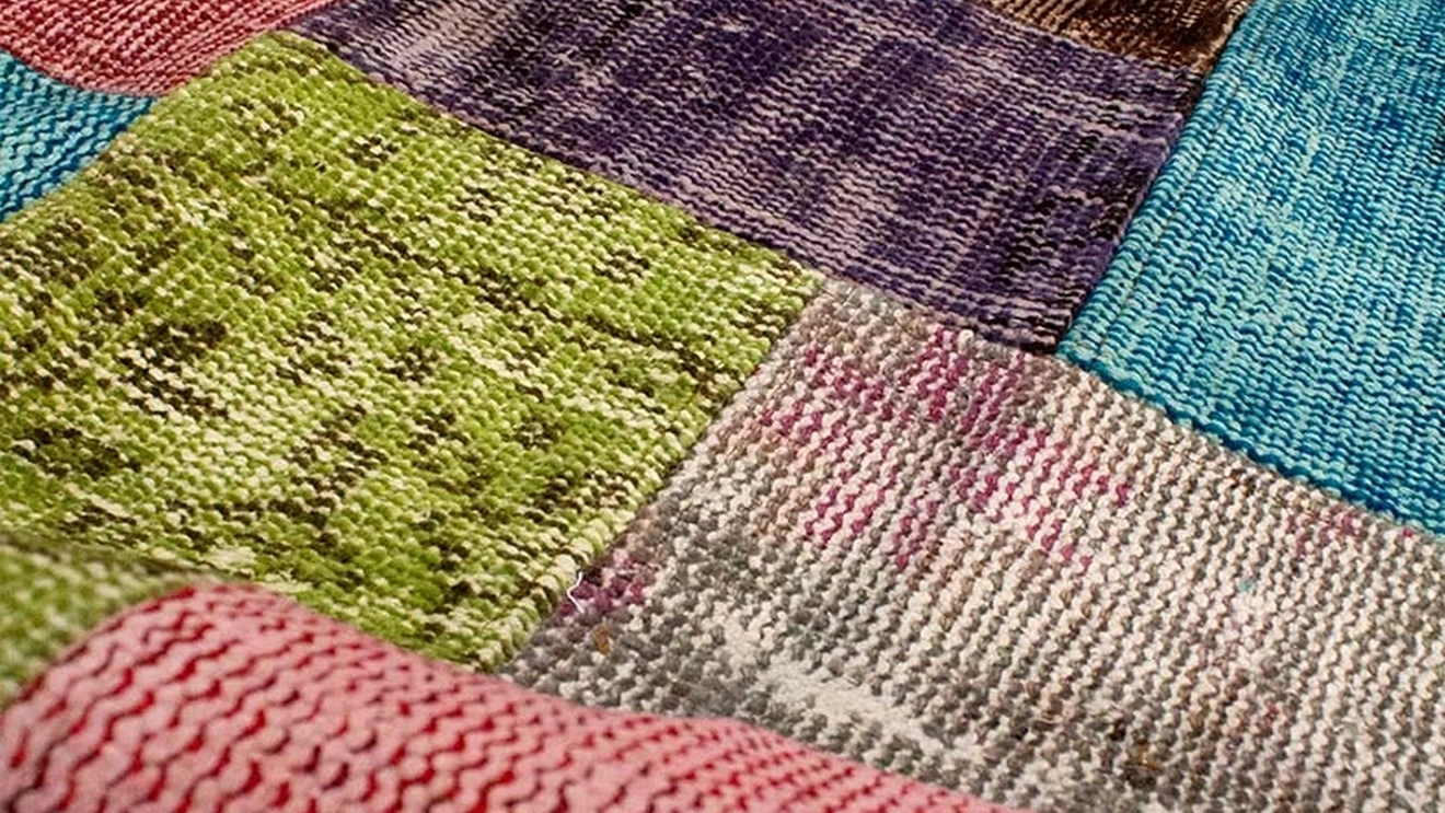 Tappeto Patchwork Multicolor in Lana e Cotone di Carpet Edition