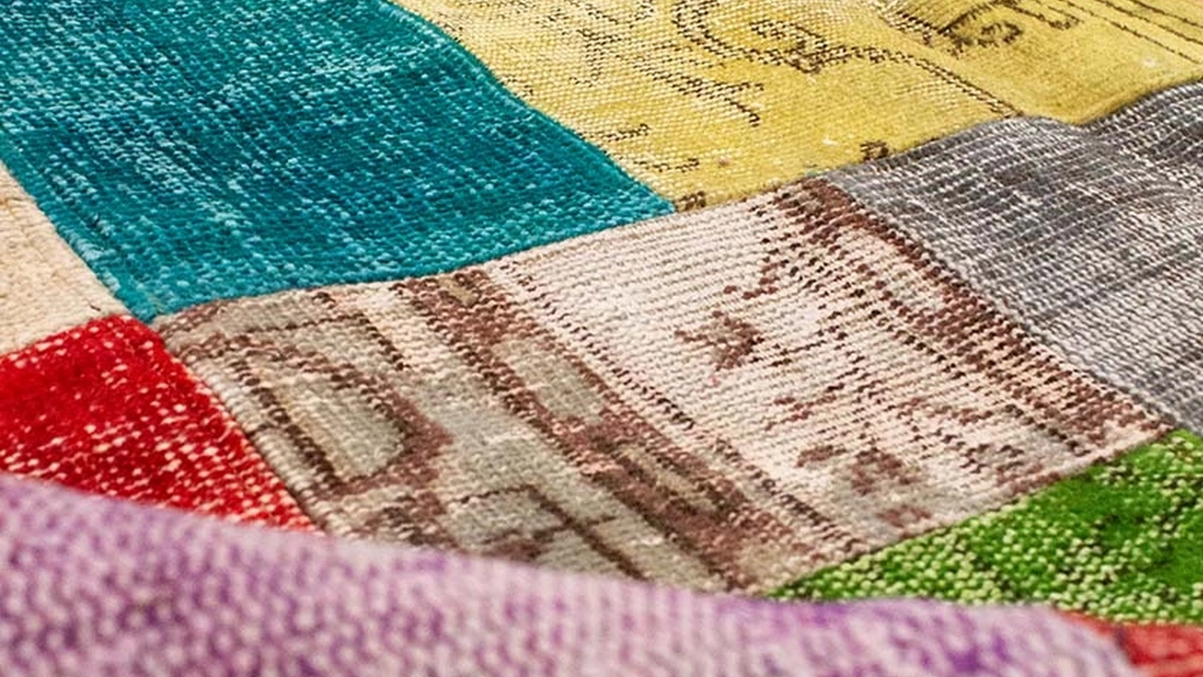 Tappeto Patchwork Multicolor in Lana e Cotone di Carpet Edition