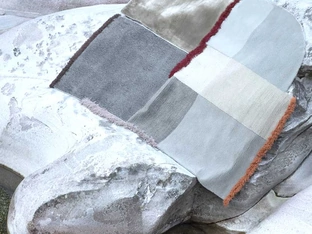 Tappeto Selce Pyrite Grey di Carpet Edition