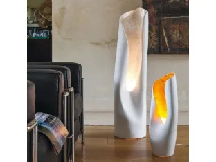 Lampada da terra in ceramica con interno foglia oro o argento Calla di Adriani e Rossi