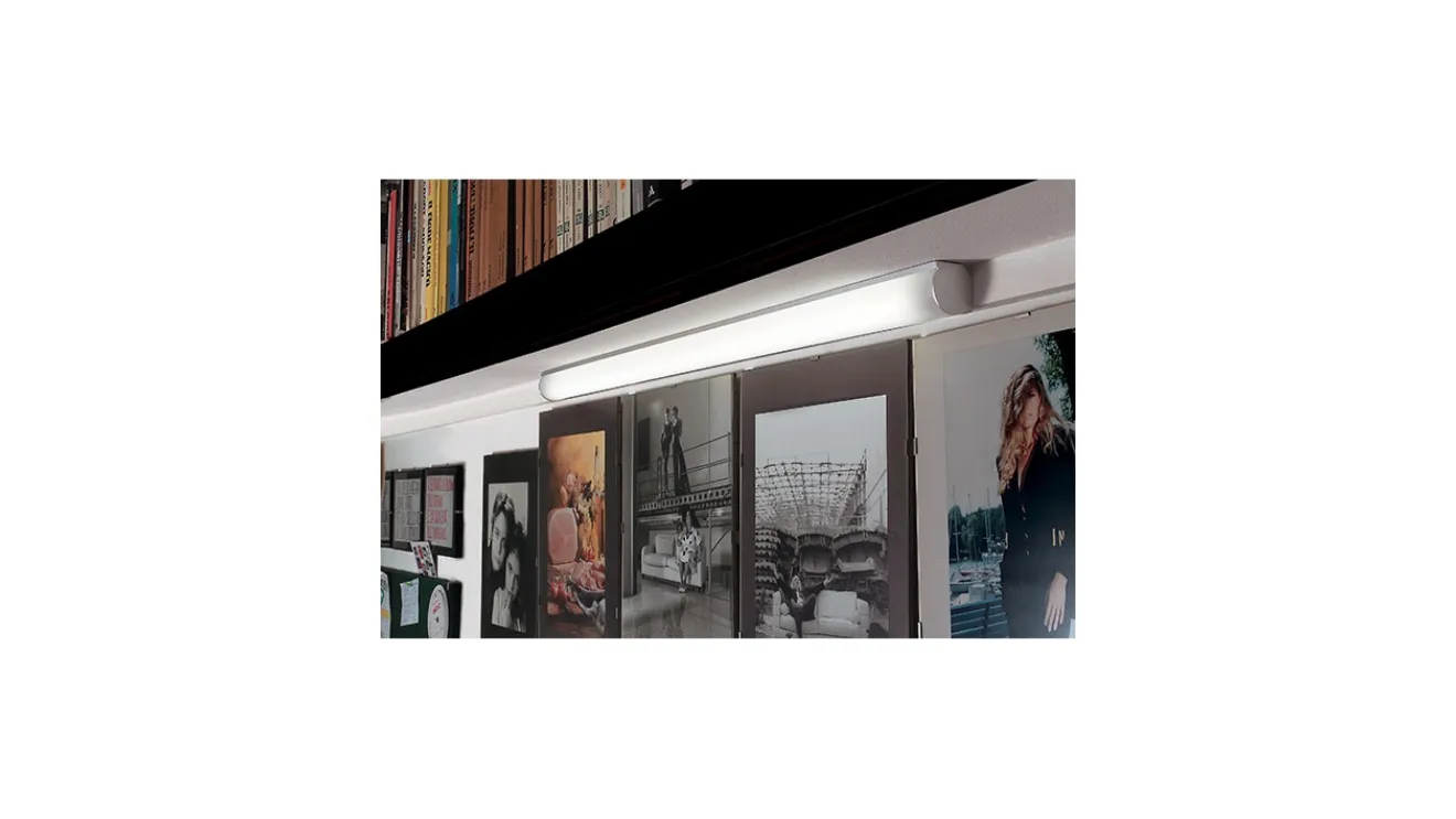 Lampada da parete in plexiglass con luce a LED Front 3 di Status