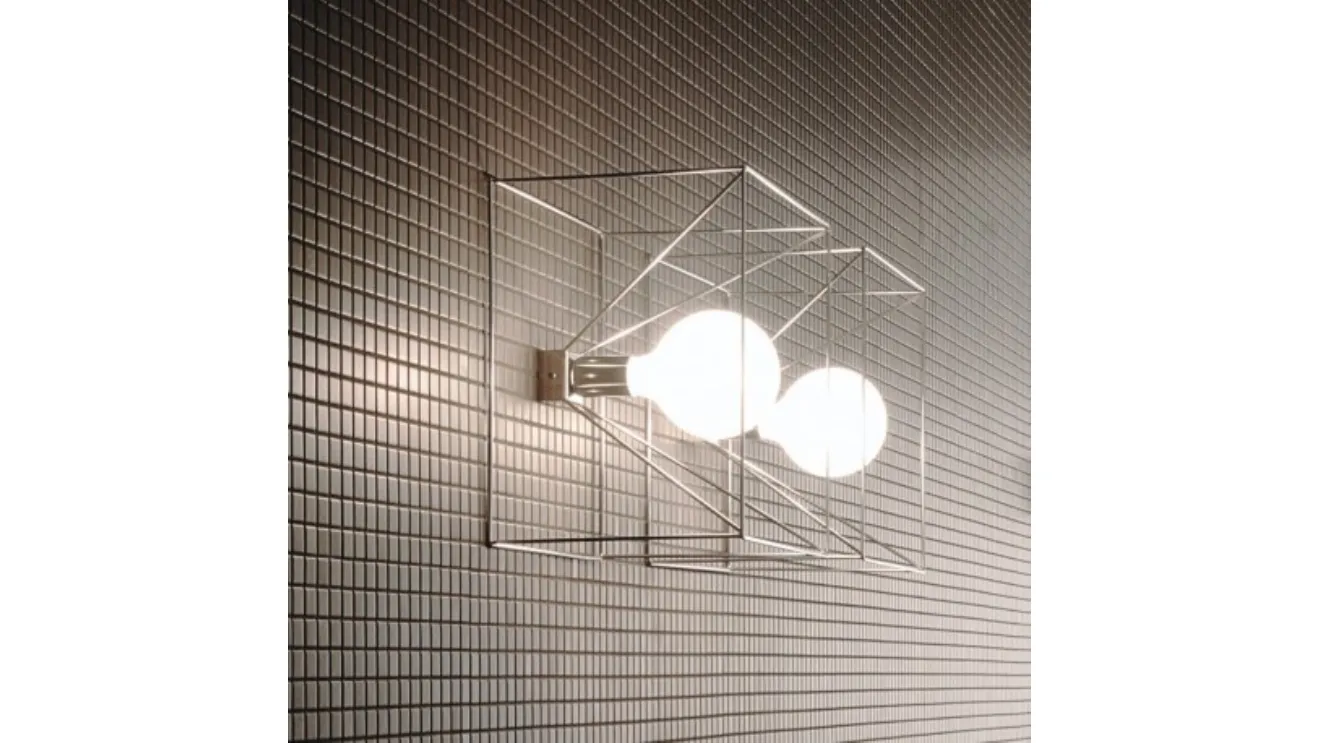 Applique di design in metallo con lampadina sabbiata Reflex di Adriani e Rossi