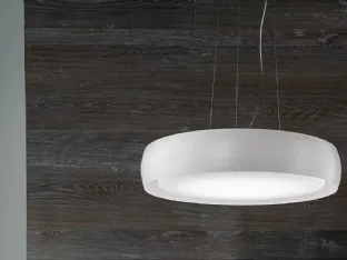 Lampada a sospensione con diffusore in vetro triplex opale satinato soffiato a bocca, con struttura in metallo verniciato bianco Treviso di Zafferano