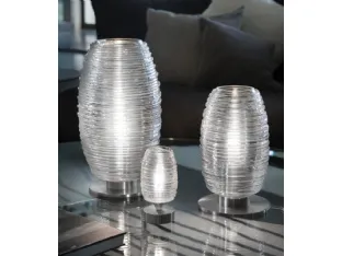 Lampada da tavolo Damasco realizzata con la tecnica a bozzolo dove fili di vetro fuso si sovrappongono di Vistosi