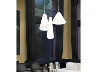 Lampada a sospensione in tre forme differenti in vetro soffiato satinato WithWhite di Vistosi