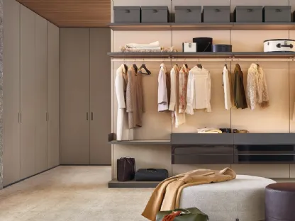 Cabina Armadio Ubik 01 in laccato opaco e nobilitato rovere di Poliform
