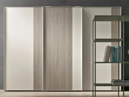 Armadio dal design raffinato in laccato opaco e melaminico Slim Scorrevole di Clever