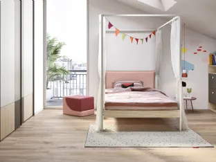 Cameretta componibile con letto a baldacchino e armadio ad ante scorrevoli Kids space 06 di Nidi