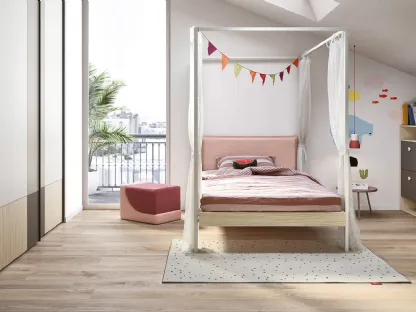 Cameretta componibile con letto a baldacchino e armadio ad ante scorrevoli Kids space 06 di Nidi
