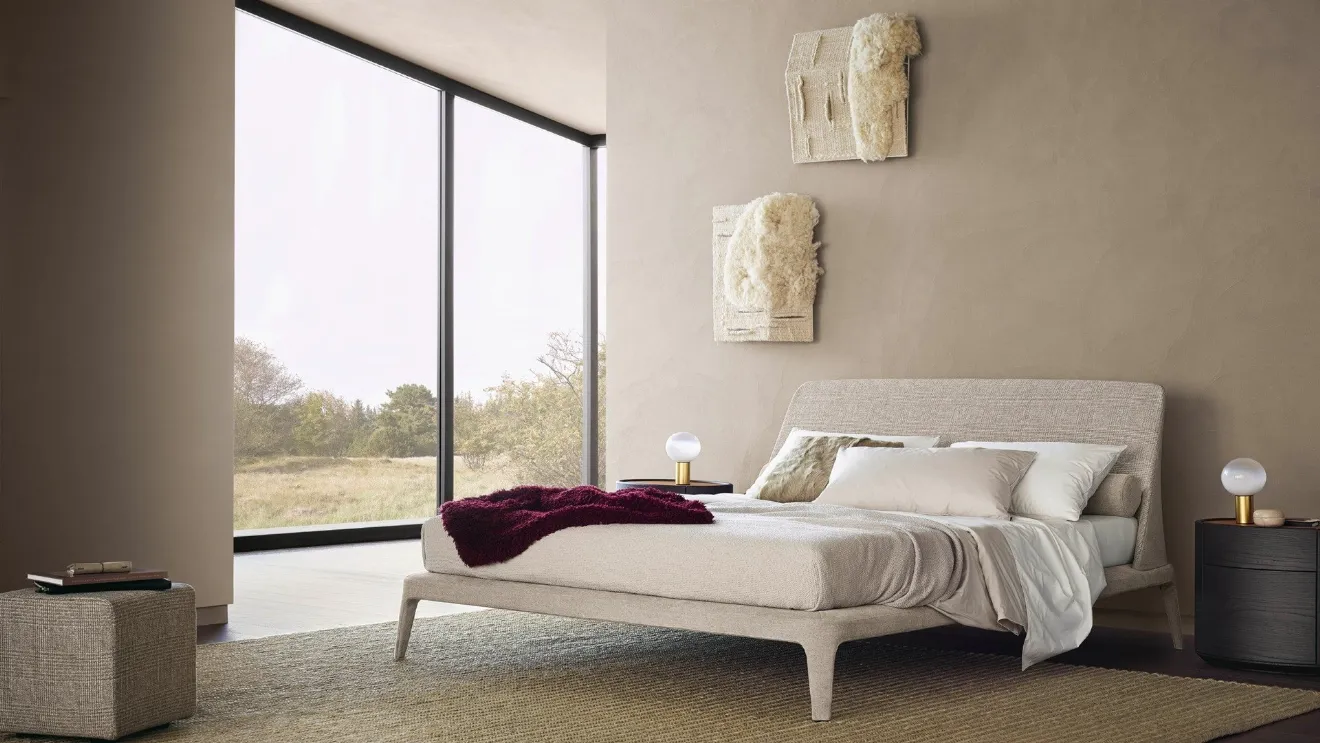 Letto Kelly in tessuto Naxos Sabbia di Poliform