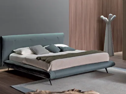 Letto in tessuto imbottito con testiera Saddle Bed di Bonaldo