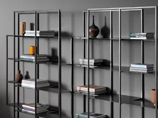 Libreria di design a muro Optic in metallo verniciato opaco di Bonaldo