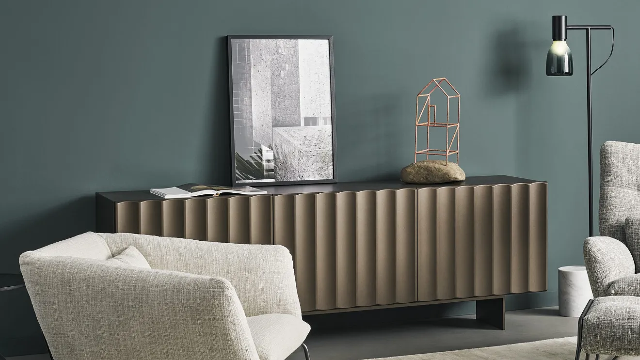 Madia Dorian in legno laccato bronzo opaco di Bonaldo