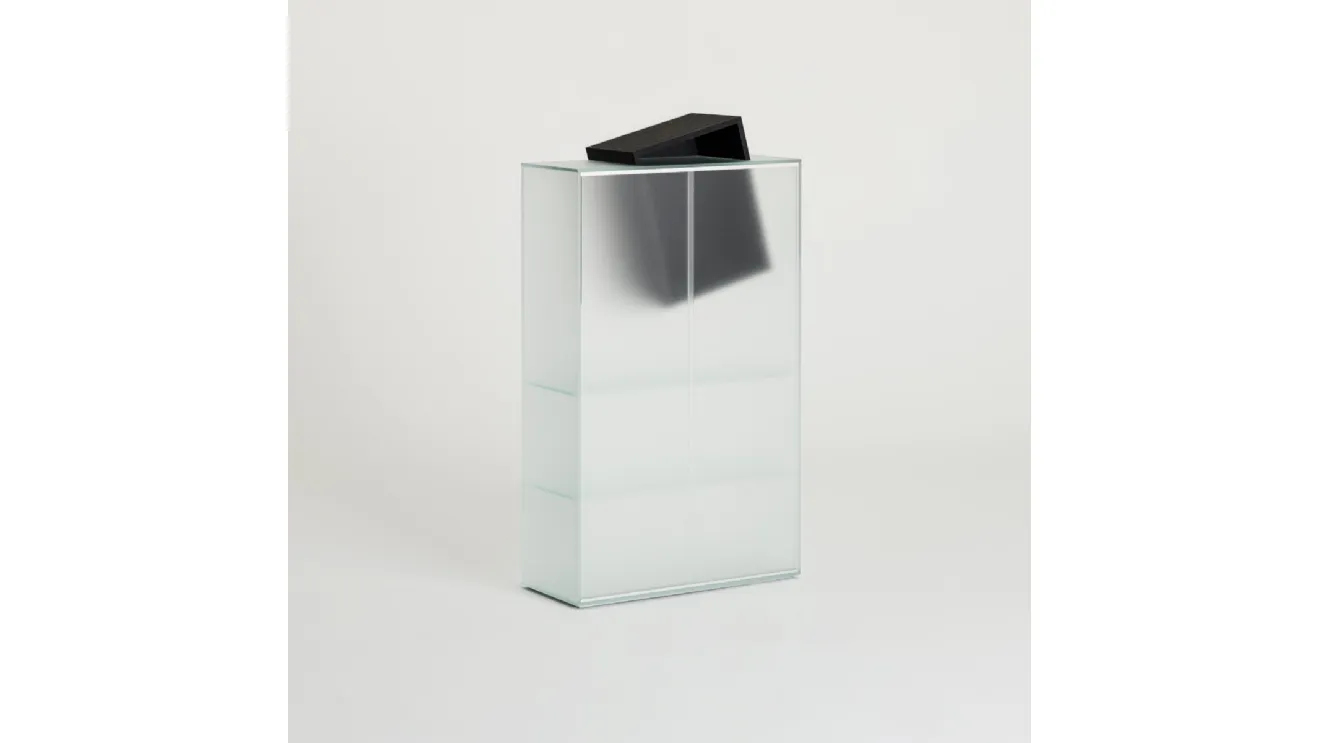 Madia Alta con ante scorrevoli in cristallo acidato con vano porta oggetti in Rovere Nero Drift di Glas Italia