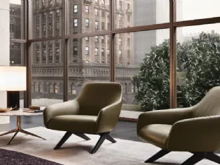 Poltroncina Marlon in pelle con gambe in olmo nero di Poliform