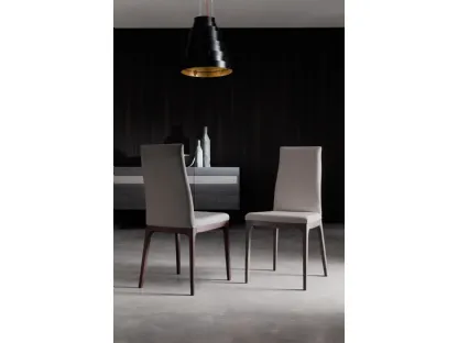 Sedia in pelle con base in faggio tinto Blues di Ozzio