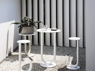 Sgabello Strong in metallo laccato di Desalto