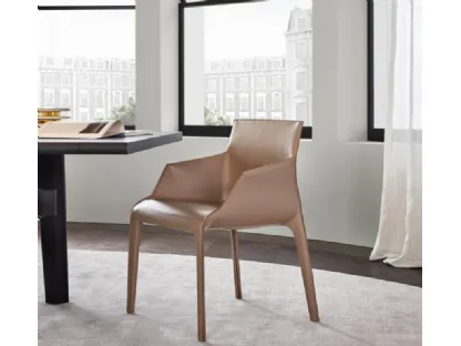 Sedia con braccioli Seattle completamente rivestita in cuoio di Poliform