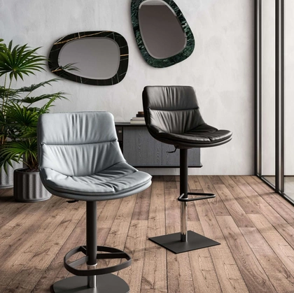 Sgabelli in pelle Coco e Noa di Ozzio