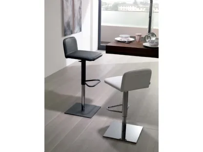 Sgabello con alzata a gas, basamento in metallo e seduta rivestita in pelle Lunette di Ozzio
