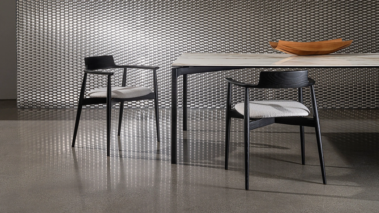 Sedia Xenial in legno con seduta imbottita di Sovet