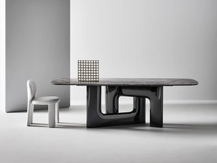 Tavolo di design Liaison con top in marmo e base in poliuretano di Bonaldo