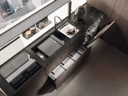 Cucina Design lineare in castagno spazzolato con top in marmo nero rigato Ak 07 03 di Arrital