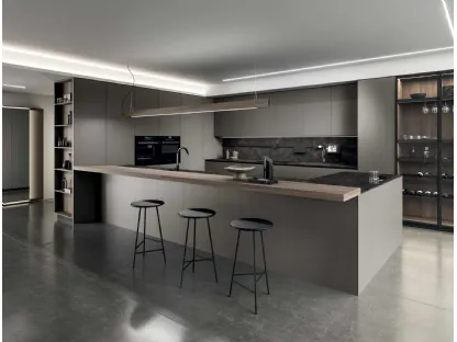 Cucina Design in melaminico termostrutturato sabbiato e top in laminato HPL Cesar brown stone con isola Ak Project 03 di Arrital