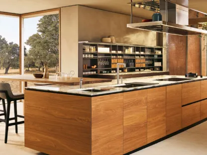 Cucina Design lineare Artex 01 in massello noce canaletto e top in marmo di Poliform