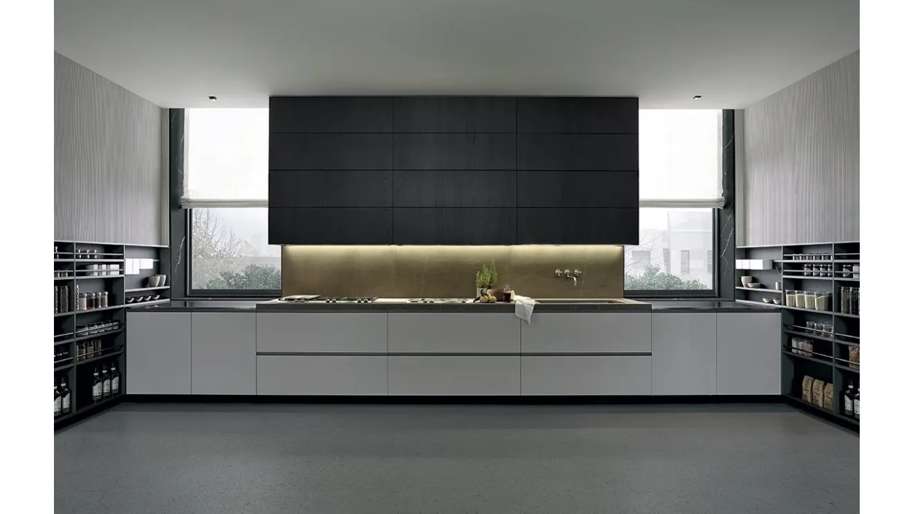 Cucina Design lineare My Planet 02 in laccato goffrato ghiaccio e top in pietra di Poliform