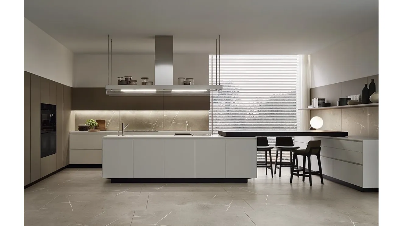 Cucina Design con isola Alea in laminato bianco di Poliform