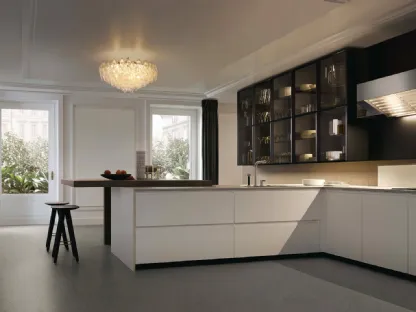 Cucina Design angolare Trail in laccato goffrato bianco e top in quarzite di Poliform