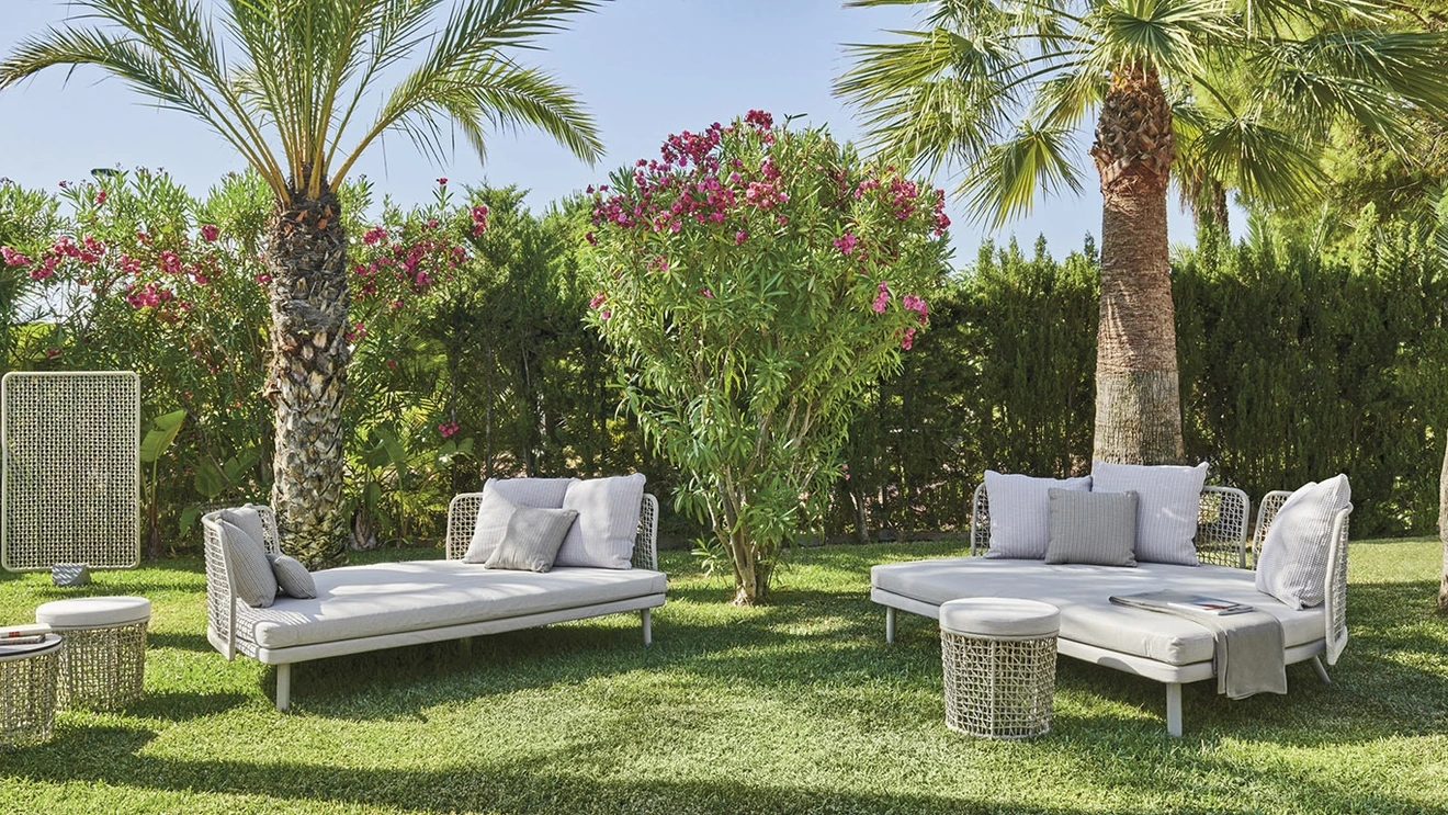 Divano Emma Daybed Compact in fibra intrecciata di Varaschin