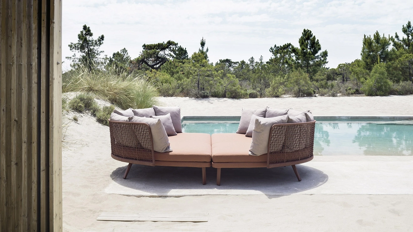 Divano Emma Daybed Compact in fibra intrecciata di Varaschin