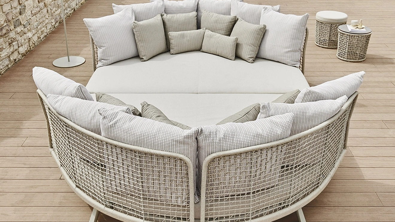 Divano Emma Daybed Compact in fibra intrecciata di Varaschin