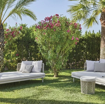 Divano Emma Daybed Compact in fibra intrecciata di Varaschin