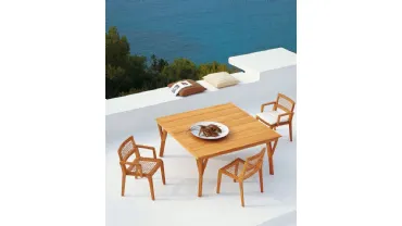 Tavolo quadrato e Sedie Synthesis in teak di Unopiu