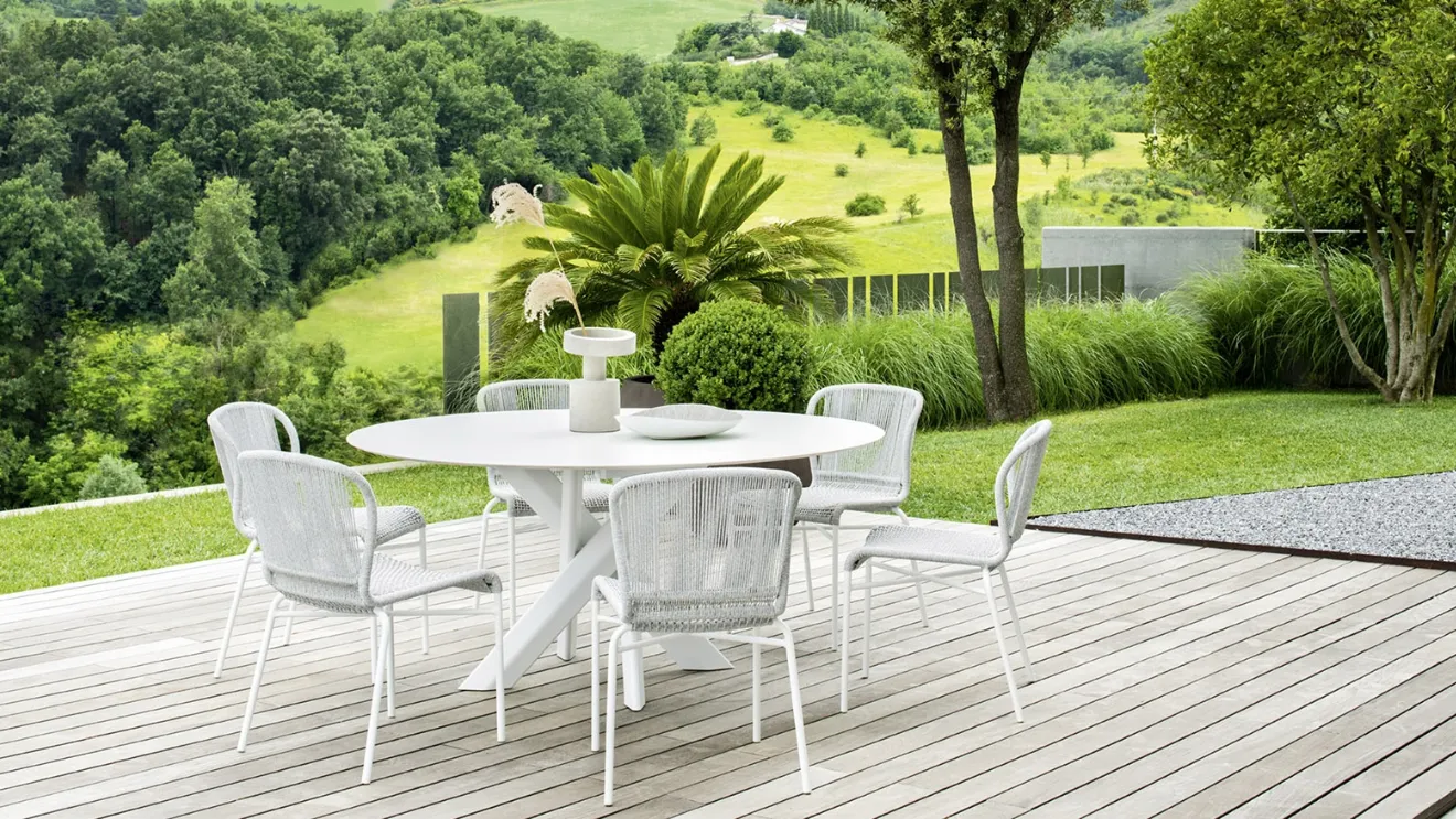 Tavolo rotondo System Star in alluminio con gambe intrecciate a stella di Varaschin