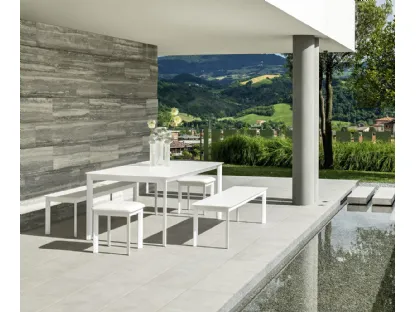 Tavolo System in HPL con base in acciaio verniciato di Varaschin