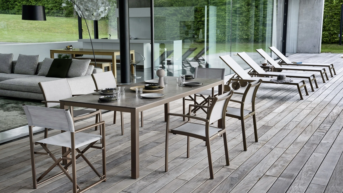 Arredo da esterno Victor in HPL, tessuto e metallo di Varaschin